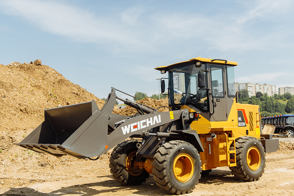 WEHEAVY Фронтальный погрузчик WL820H