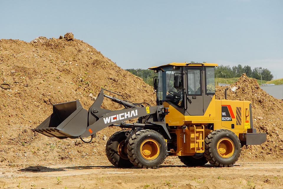 WEHEAVY Фронтальный погрузчик WL820H